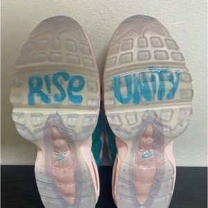 Pride unity 1990 Air Max women's size 7 and with box never worn